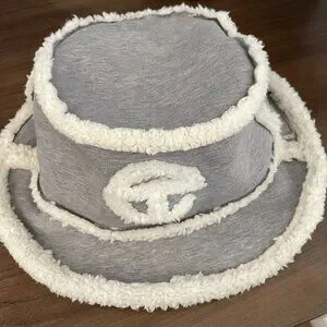 UGG X Telfar Fleece Bucket Hat Size S/M ?UGG X TELFAR GREY & WHITE FLEECE/SHEARLING BUCKET HAT SIZE S/M main image 3